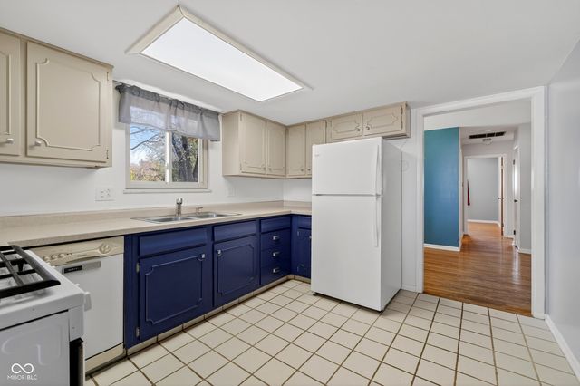 8073 Wallingwood Drive, Indianapolis, IN 46256