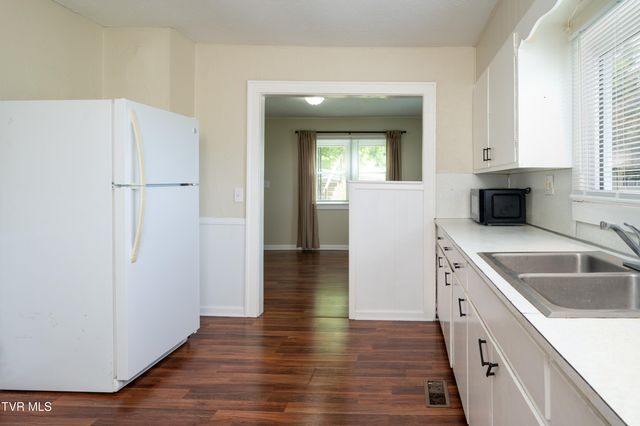 2209 Locust Street, Kingsport, TN 37664