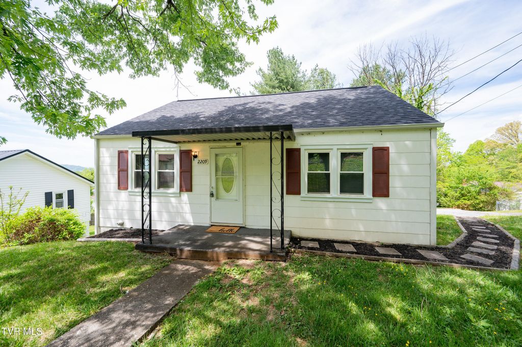 2209 Locust Street, Kingsport, TN 37664