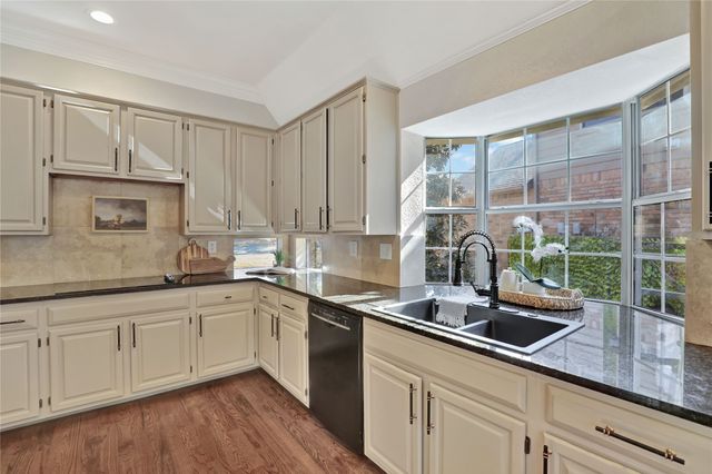 2720 Green Oak Court, Highland Village, TX 75077