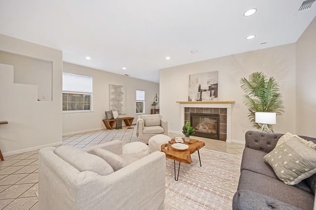 2121 Perkins Way, Sacramento, CA 95818