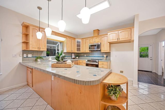 2121 Perkins Way, Sacramento, CA 95818