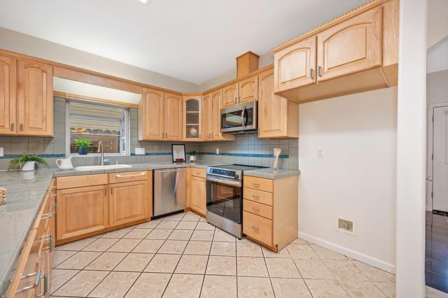 2121 Perkins Way, Sacramento, CA 95818