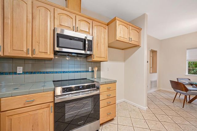 2121 Perkins Way, Sacramento, CA 95818