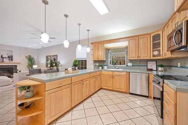 2121 Perkins Way, Sacramento, CA 95818