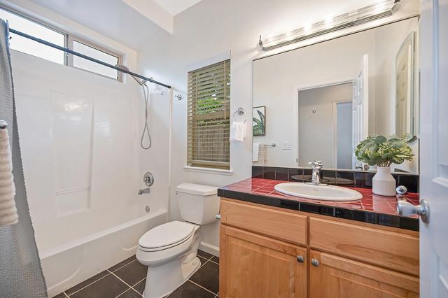 2121 Perkins Way, Sacramento, CA 95818