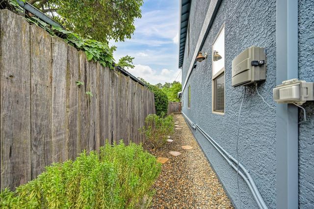 2121 Perkins Way, Sacramento, CA 95818