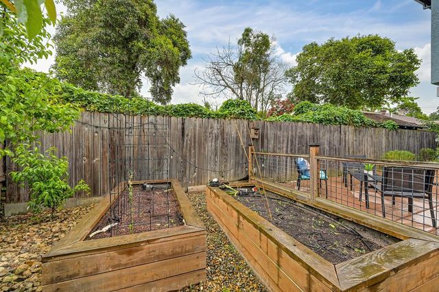 2121 Perkins Way, Sacramento, CA 95818