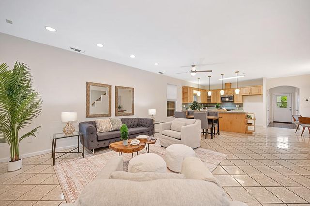 2121 Perkins Way, Sacramento, CA 95818