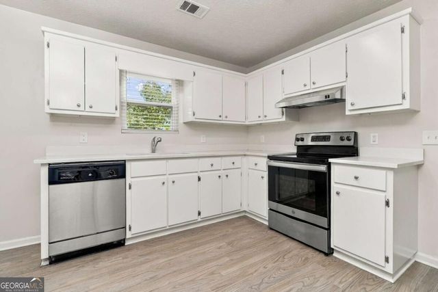 123 Whispering Pine Lane NE, White, GA 30184