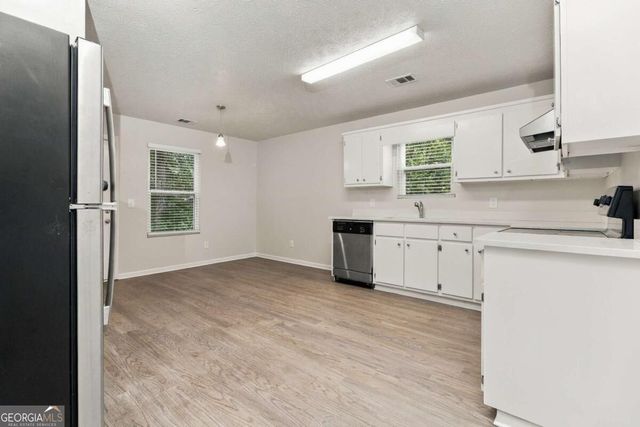 123 Whispering Pine Lane NE, White, GA 30184