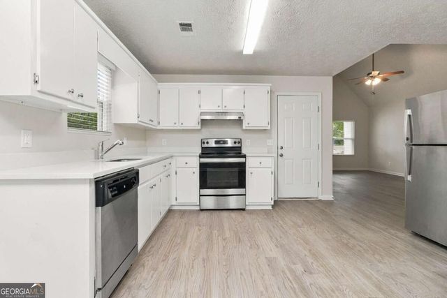 123 Whispering Pine Lane NE, White, GA 30184