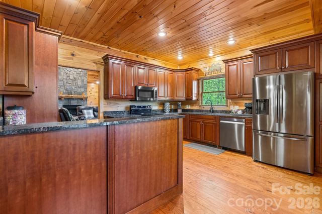 110 Mountain Crest Drive S, Marion, NC 28752
