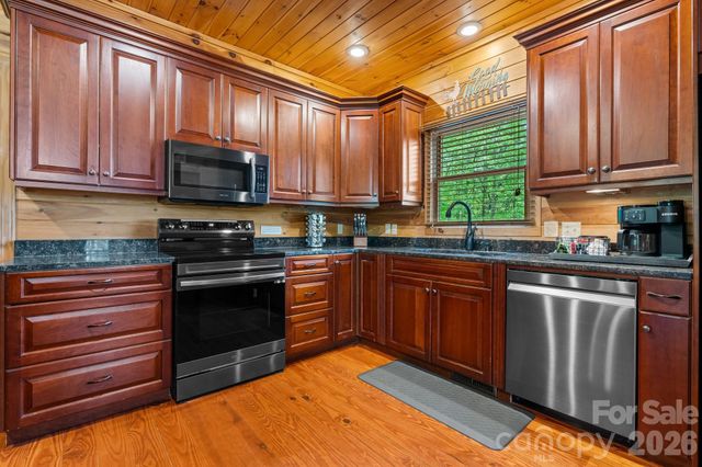 110 Mountain Crest Drive S, Marion, NC 28752