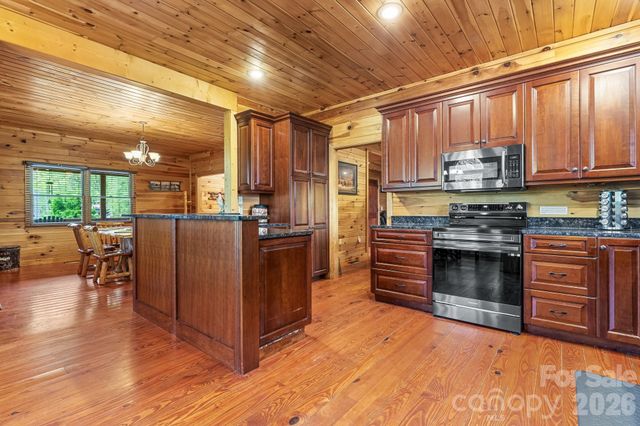 110 Mountain Crest Drive S, Marion, NC 28752