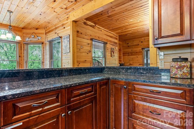110 Mountain Crest Drive S, Marion, NC 28752