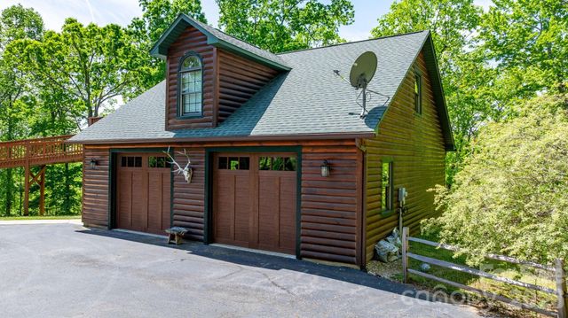 110 Mountain Crest Drive S, Marion, NC 28752