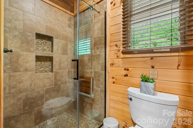 110 Mountain Crest Drive S, Marion, NC 28752