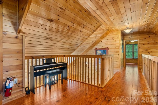 110 Mountain Crest Drive S, Marion, NC 28752
