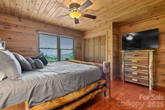 110 Mountain Crest Drive S, Marion, NC 28752
