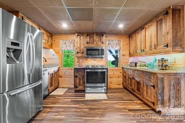 110 Mountain Crest Drive S, Marion, NC 28752