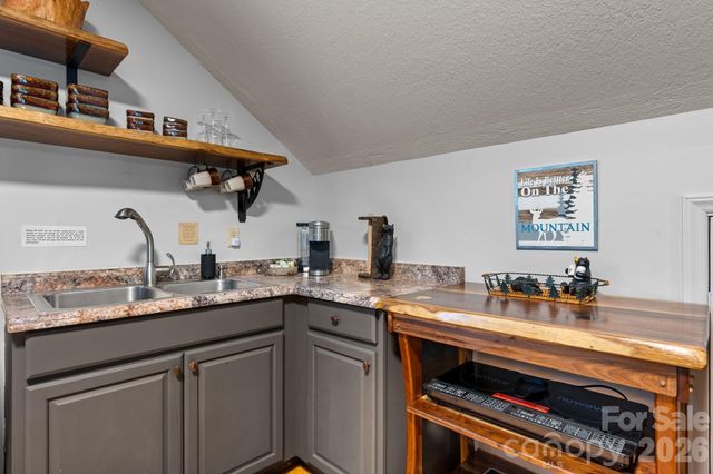 110 Mountain Crest Drive S, Marion, NC 28752
