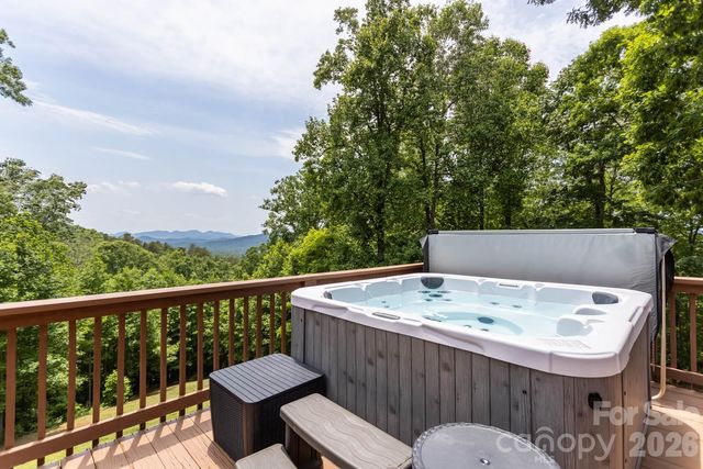 110 Mountain Crest Drive S, Marion, NC 28752