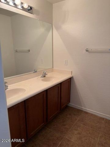 887 W Desert Hills Drive, San Tan Valley, AZ 85143
