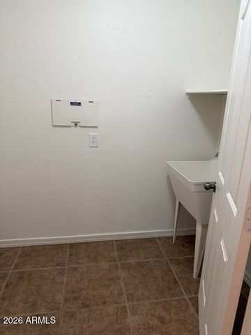 887 W Desert Hills Drive, San Tan Valley, AZ 85143