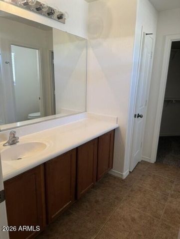 887 W Desert Hills Drive, San Tan Valley, AZ 85143