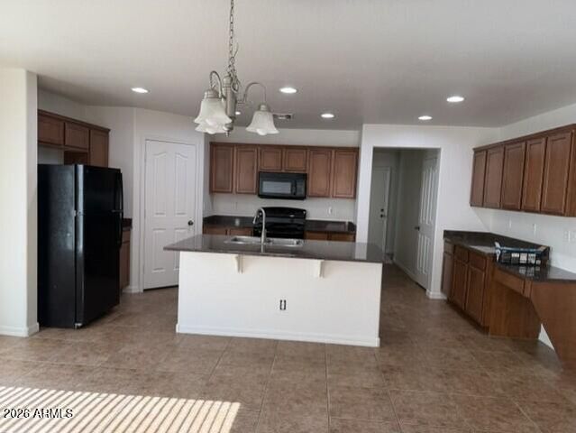 887 W Desert Hills Drive, San Tan Valley, AZ 85143