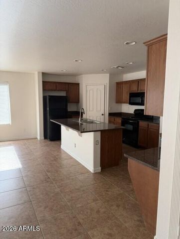 887 W Desert Hills Drive, San Tan Valley, AZ 85143