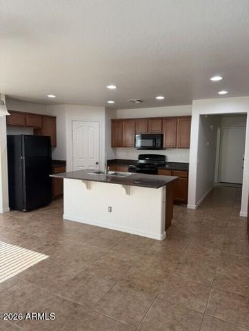 887 W Desert Hills Drive, San Tan Valley, AZ 85143