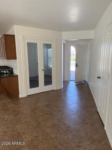 887 W Desert Hills Drive, San Tan Valley, AZ 85143