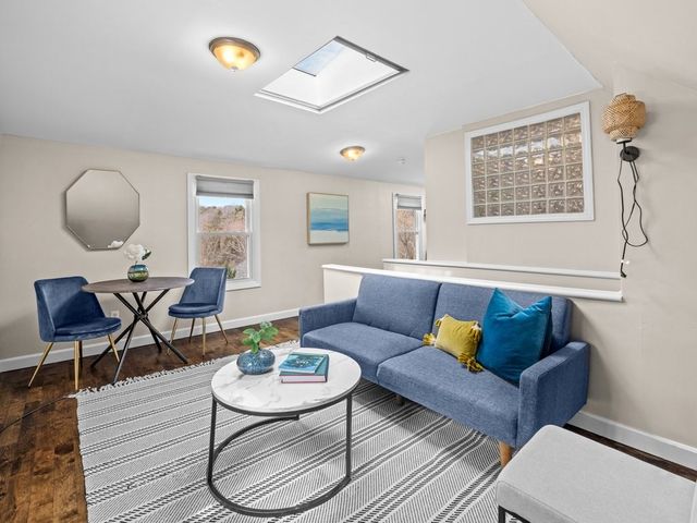 47 R Jamaica 3, Boston, MA 02130