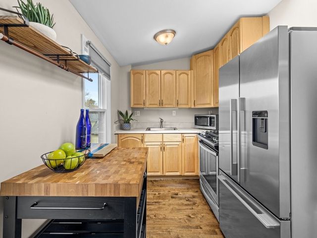 47 R Jamaica 3, Boston, MA 02130