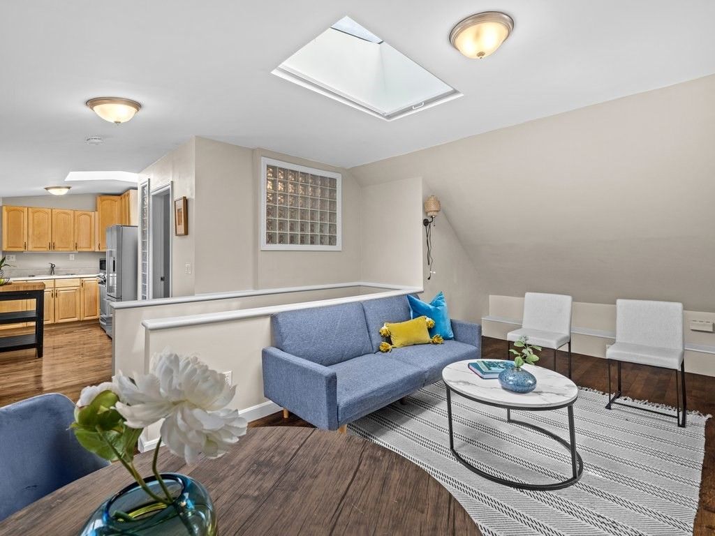 47 R Jamaica 3, Boston, MA 02130