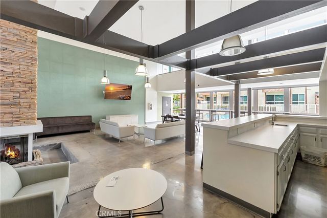 5585 E Pacific Coast HWY 342, Long Beach, CA 90804