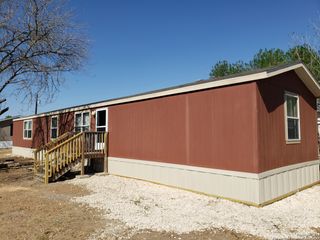 1914 14th St Trlr 10, Hondo, TX 78861