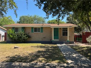 1026 Northcliff Dr, Portland, TX 78374
