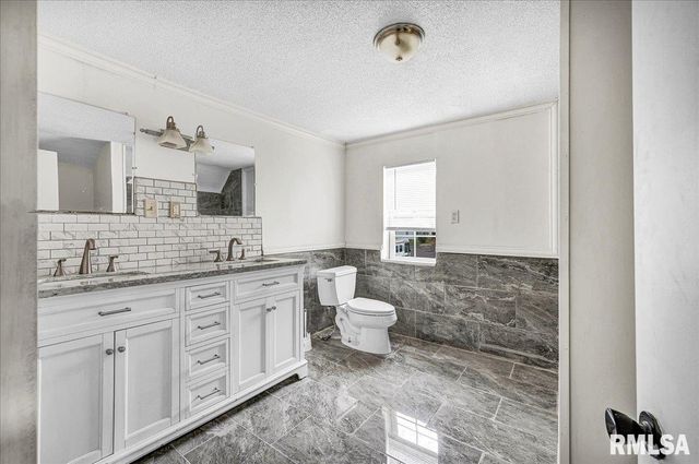 1016 CAROLINE Street, Pekin, IL 61554