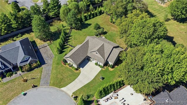 4517 Augusta National Drive, Floyds Knobs, IN 47119