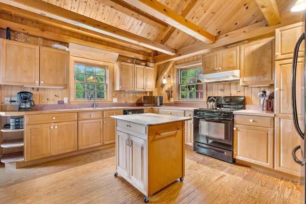 Image 6 of property listing at 65 Bentley Lane, Jericho, VT 05465