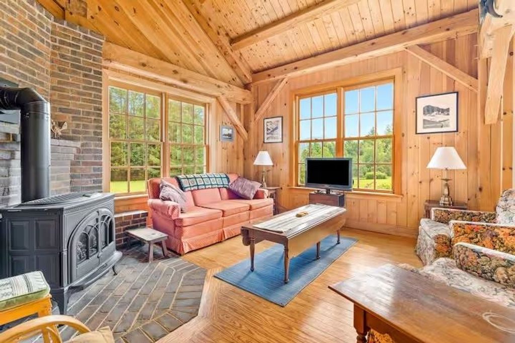 Image 10 of property listing at 65 Bentley Lane, Jericho, VT 05465