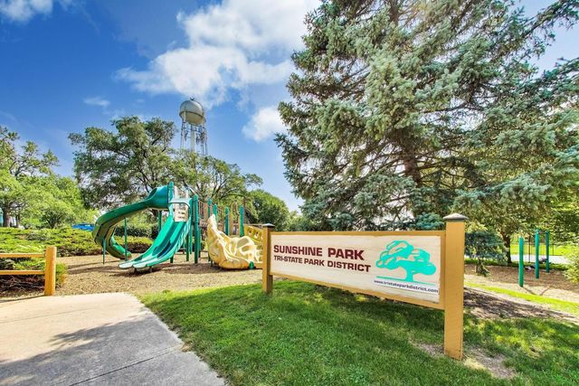249 Sunrise Avenue, Willowbrook, IL 60527