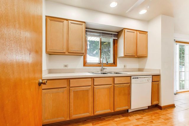 249 Sunrise Avenue, Willowbrook, IL 60527