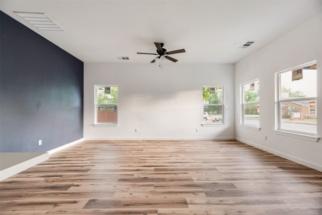 1014 Trinity Street, Cleburne, TX 76031