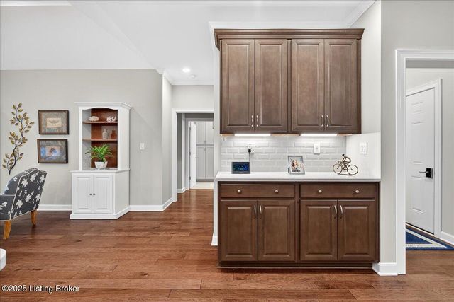 1290 Coolhouse Way, Louisville, KY 40223