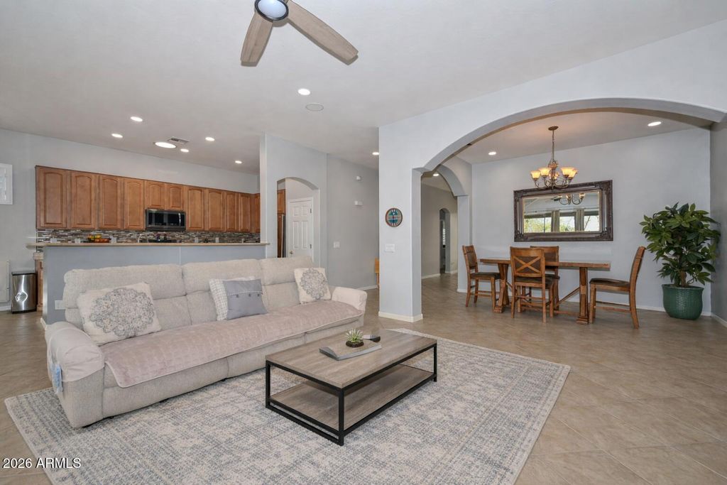 Image 12 of property listing at 4306 W SUMMERSIDE Road, Laveen, AZ 85339