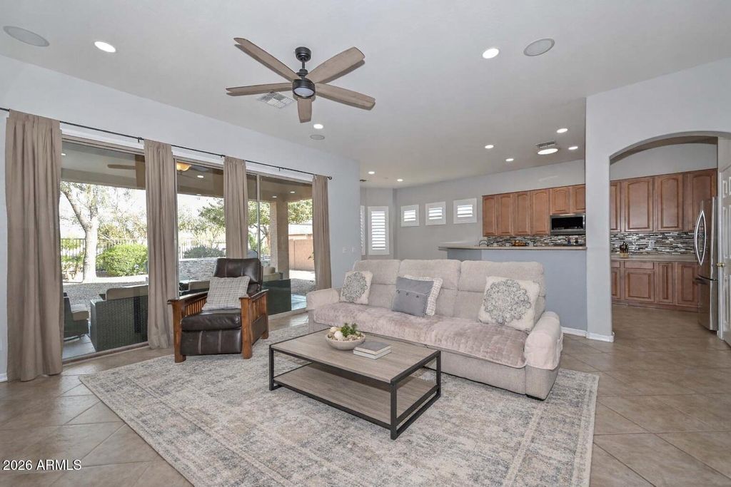 Image 13 of property listing at 4306 W SUMMERSIDE Road, Laveen, AZ 85339